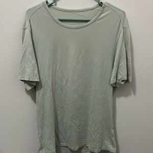 Lululemon men’s tshirt